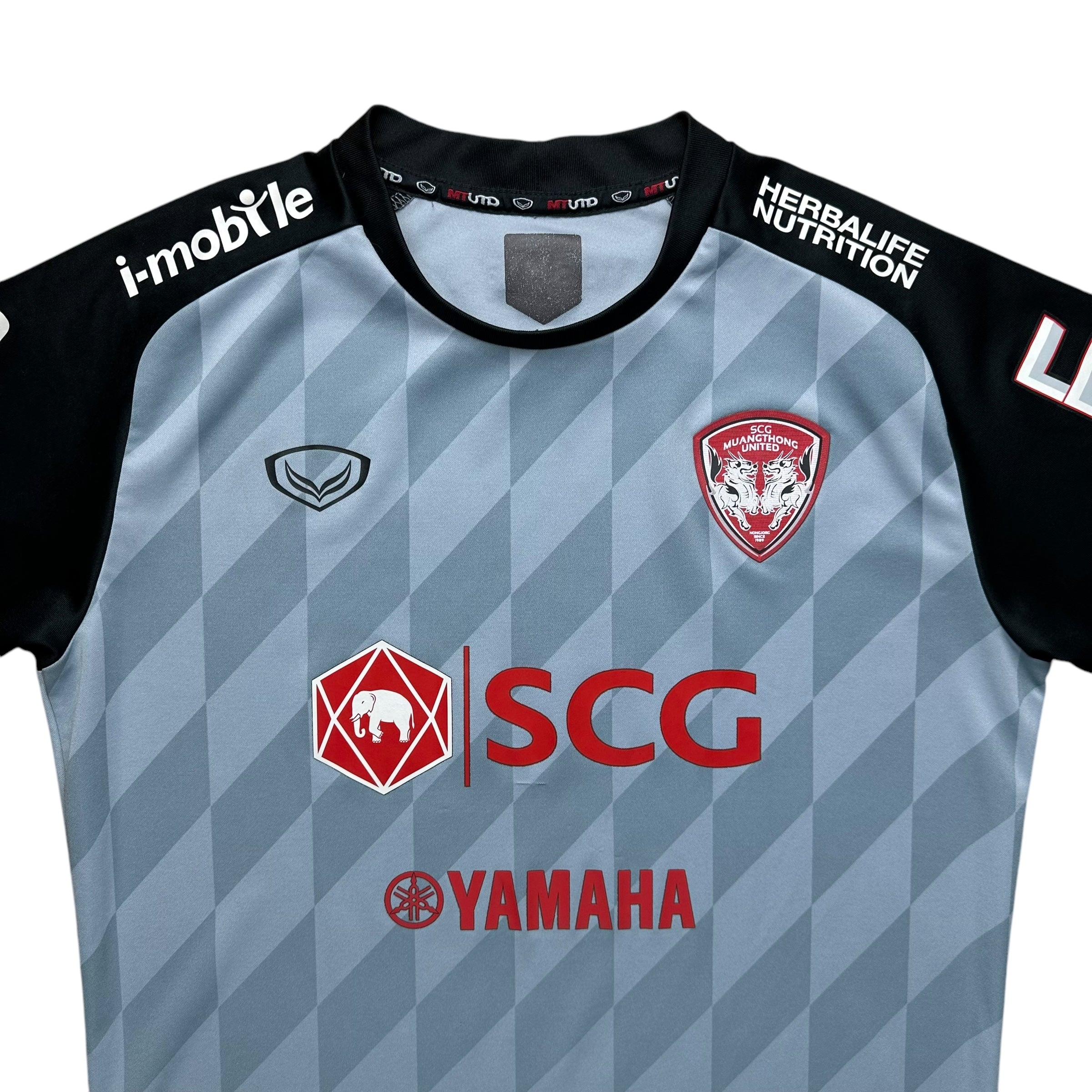 Muangthong United 2011 Away Shirt (M)